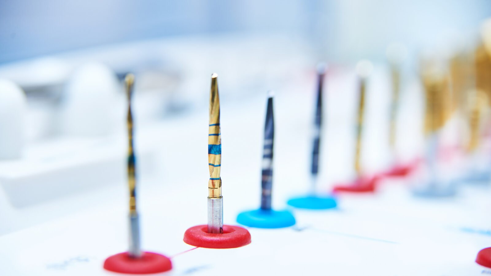 Descarte em endodontia: limas usadas, restaurações de amálgama removidas e revelador de raio-X