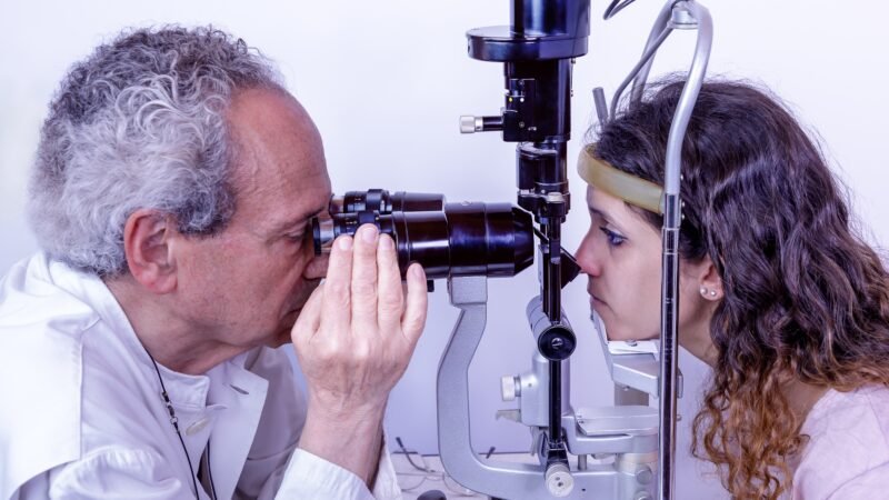 Descarte em oftalmologia: colírios, lentes de contato, soluções de teste e cirurgia ambulatorial