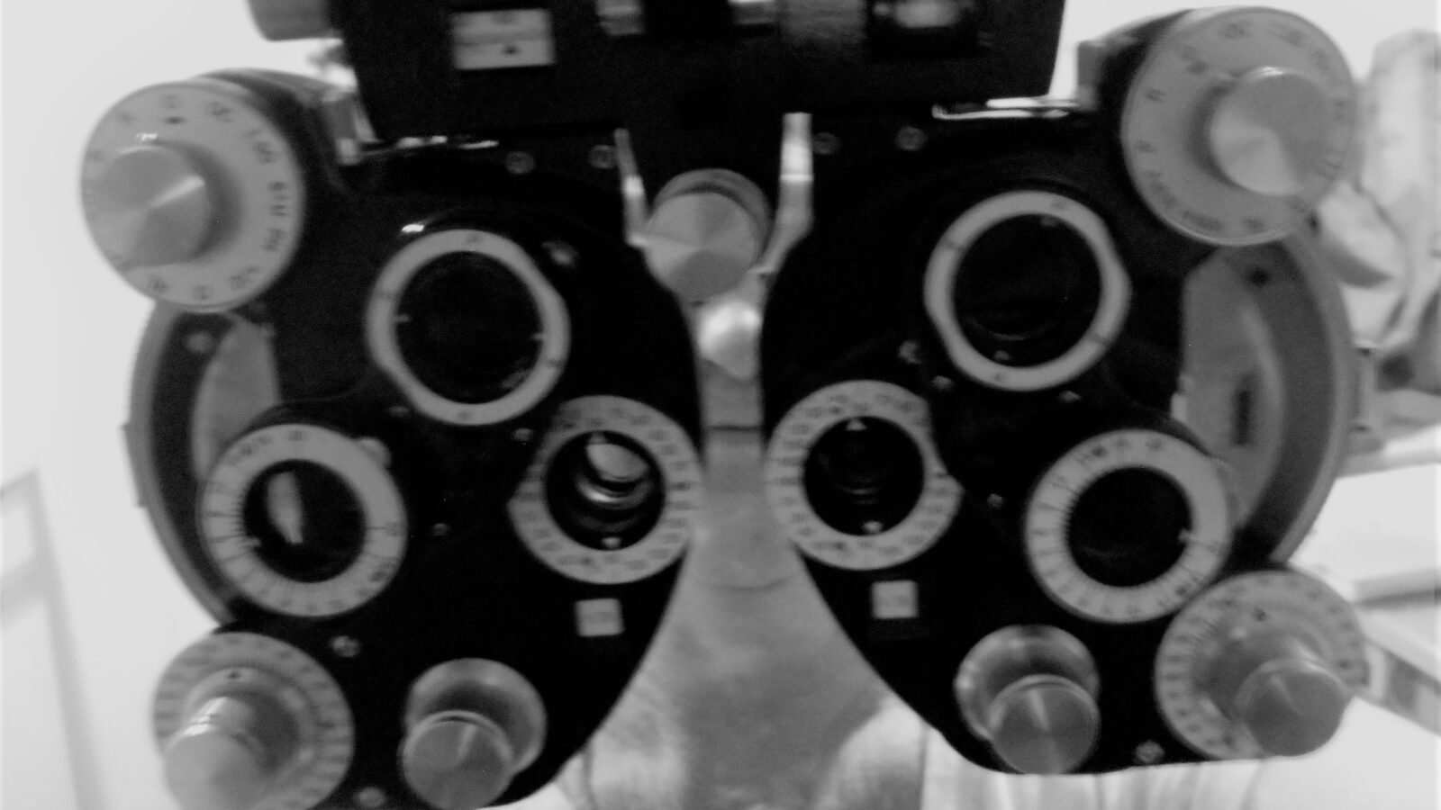 Oftalmologia: descarte de colírio, lente intraocular, OCT e cirurgia ambulatorial